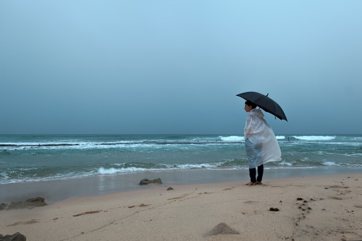 Monsoon Moments: Creating Memorable Experiences Along Juhu Beach
